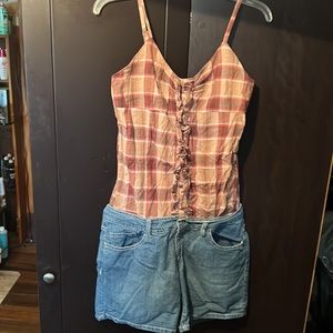 What’s Hot large ladies denim/ check shorts outfit